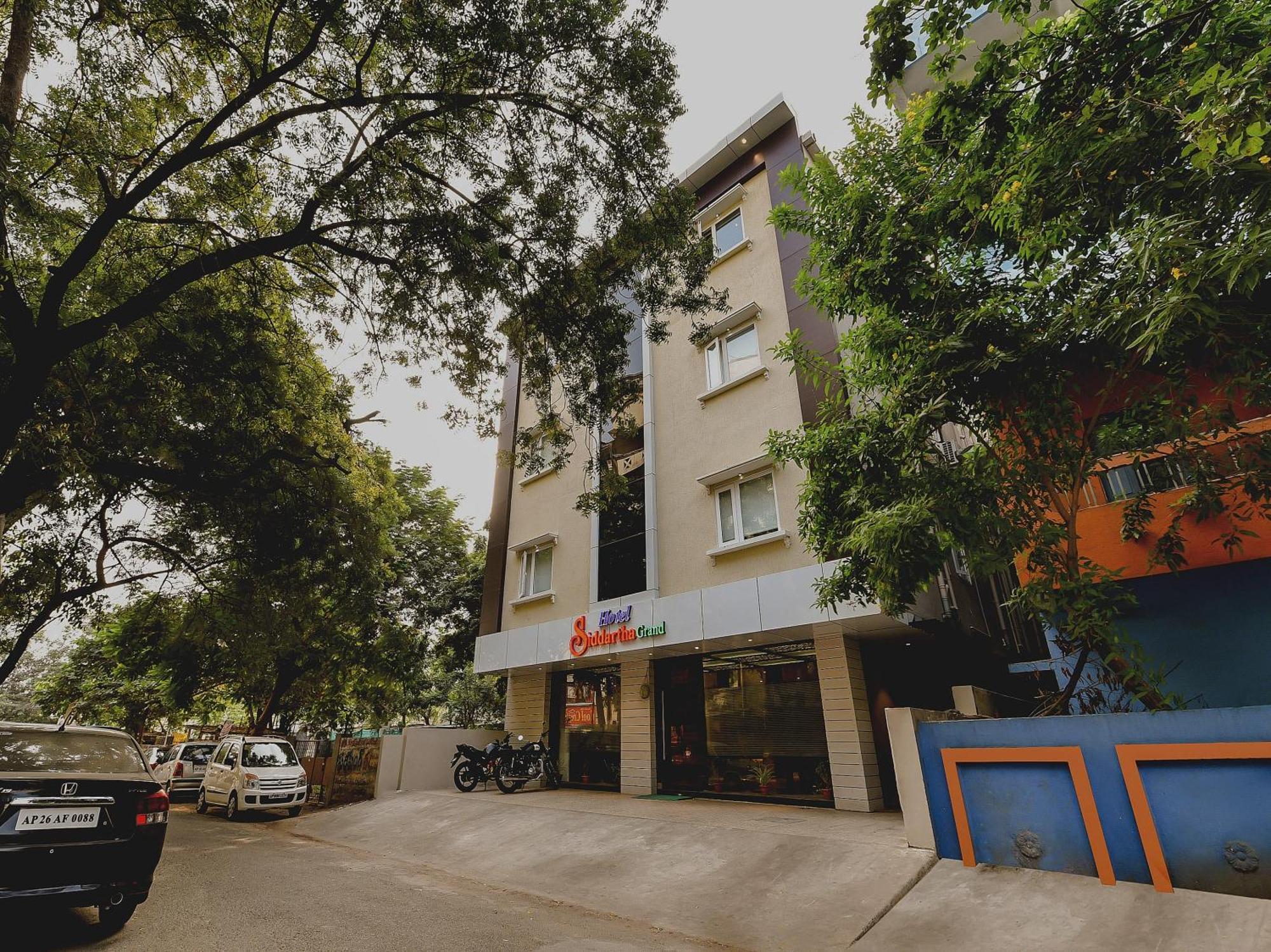 Hotel Super Capital O Siddartha Grand Vijayawāda Exteriér fotografie