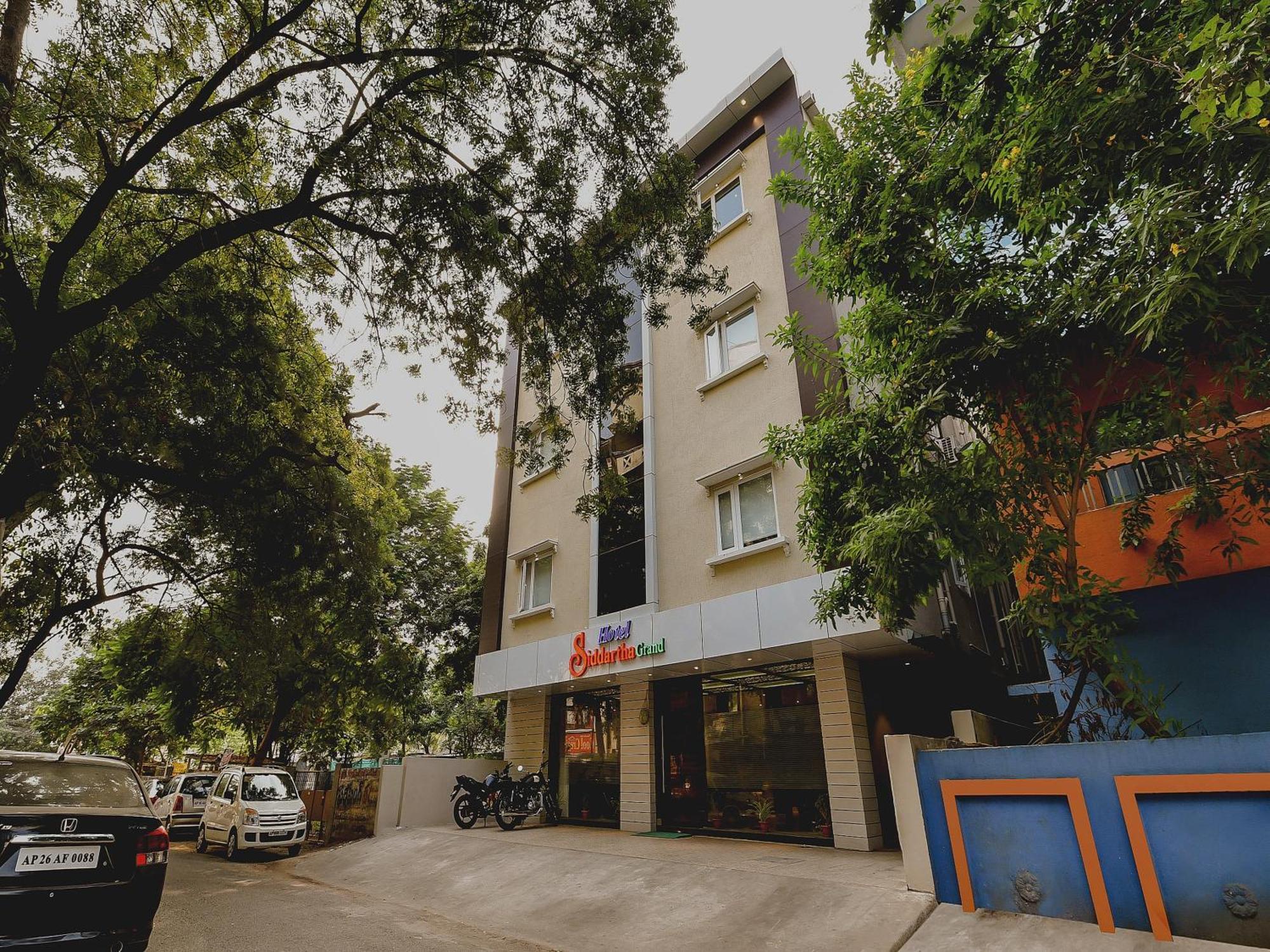 Hotel Super Capital O Siddartha Grand Vijayawāda Exteriér fotografie